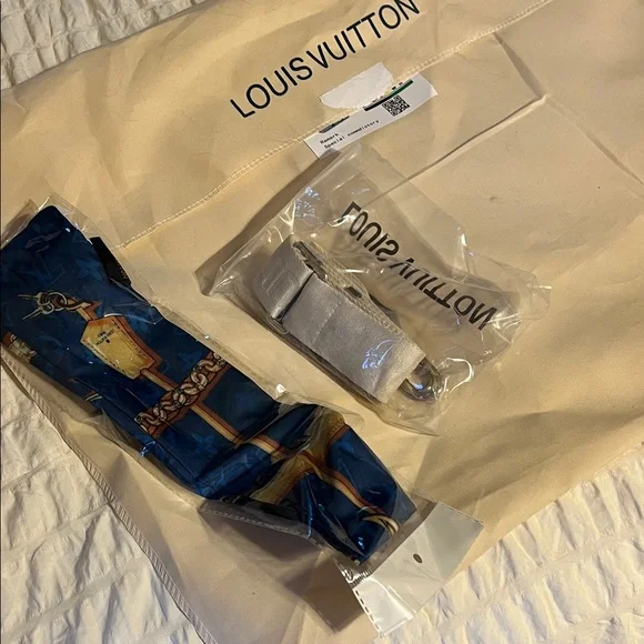 Louis Vuitton Denim tote bag - Picture 4 of 5